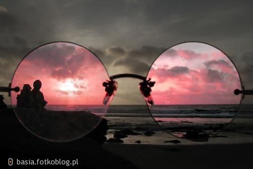 świat widziany przez różowe okulary