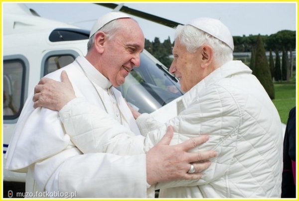 Tego jeszcze nie było-spotkanie dwóch papieży-Franciszka i Benedykta XVI-23 marca 2013 .