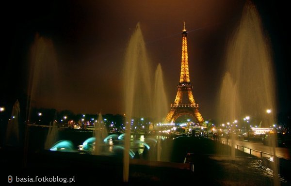 Paryż nocą...wieża Eiffla