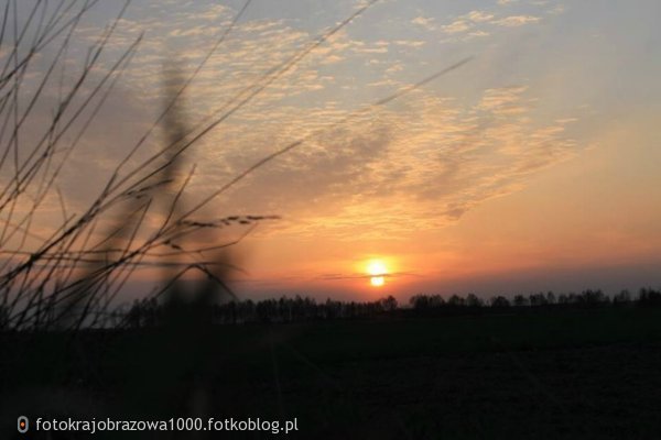 Zdjęcie zachodu słońca wykonane w okolicy Częstochowy