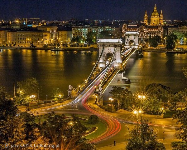 przepiękny most łańcuchowy w Budapeszcie