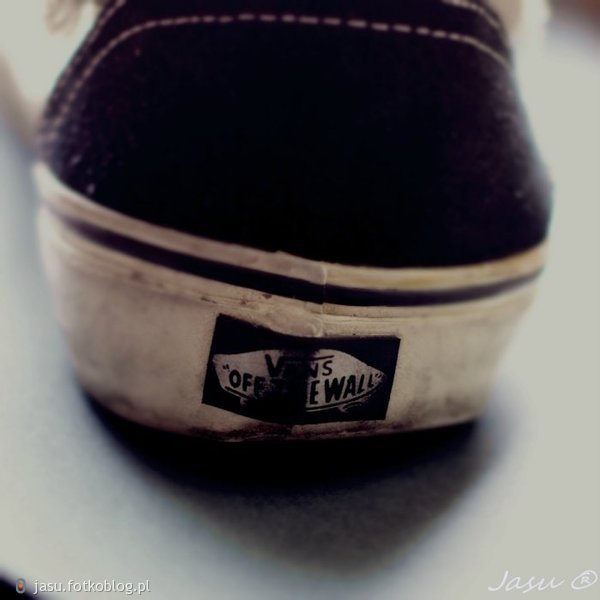 VANS  OFF THE WALL