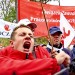  Z manifestacji   :: Około 1,5 tysiąca pracownik&oacute;w Poczty Polskiej manifestowało w sobotę 18.10.2014 przed 